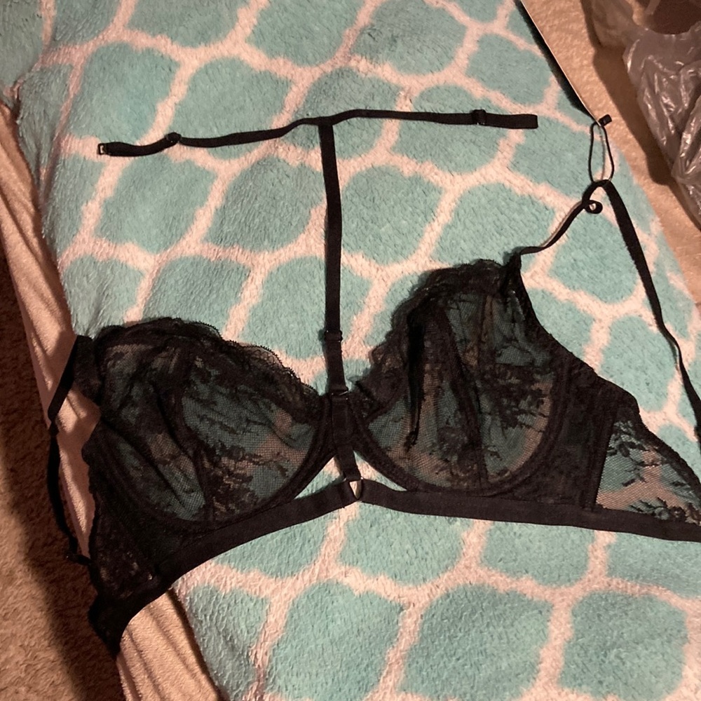 Black bra with choker